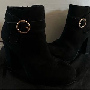 Like New Lauren Conrad Black Heel Boots with Rose Gold Design Size 7M.